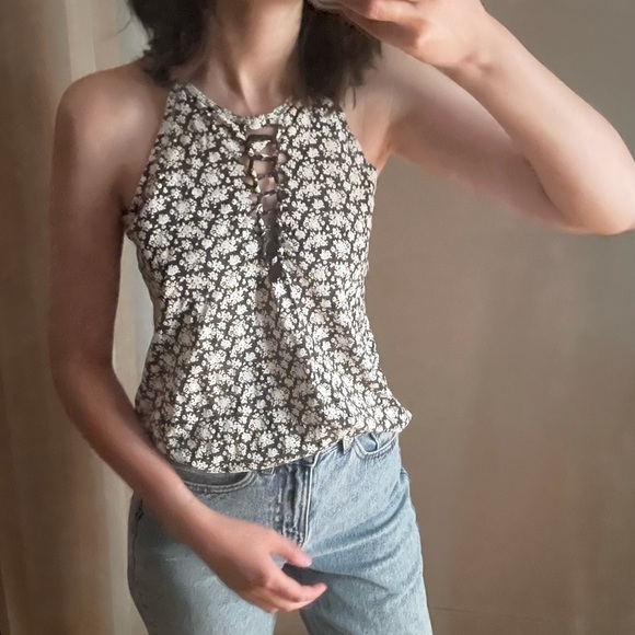 NEW LOOK Lace up Floral tank - 2 - Picture 2 of 16